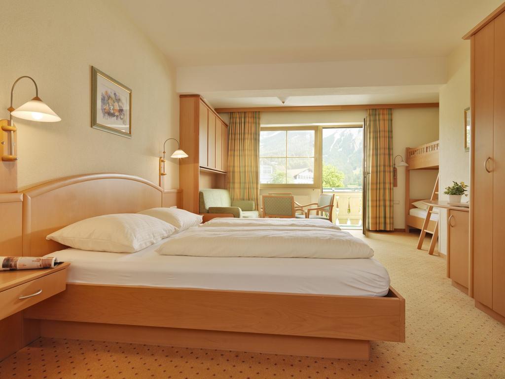 Hotel Stern Ehrwald Room photo